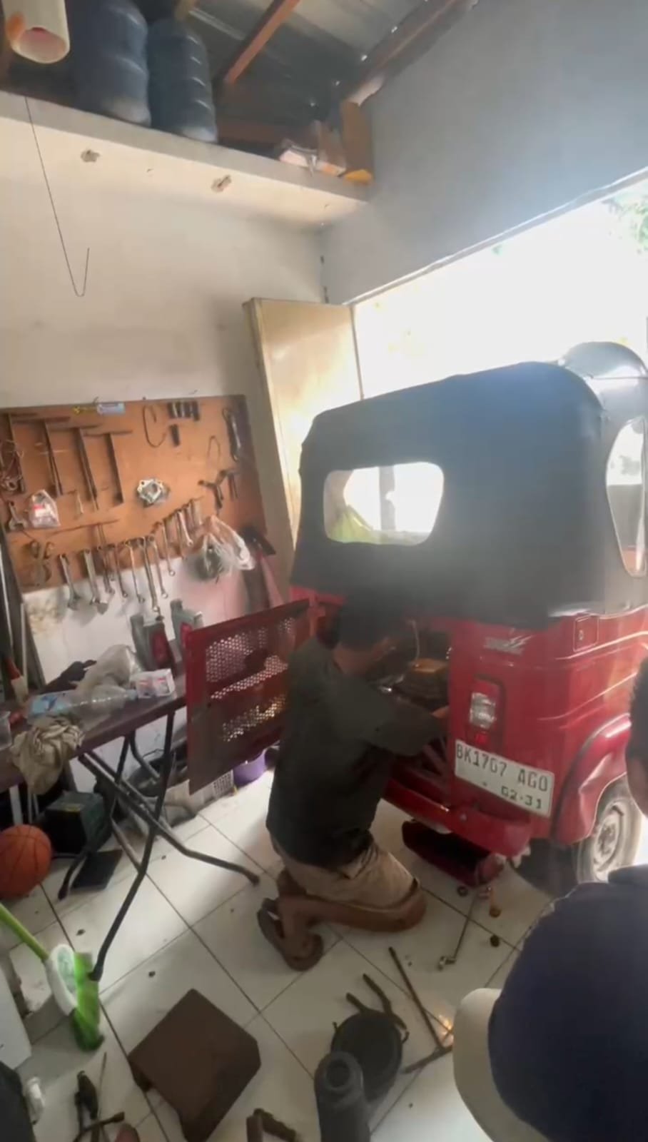 Servis Kendaraan Operasional Roda Tiga